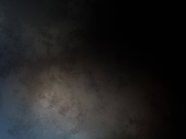 Takım elbiseli ve kravatlı bir adam karanlık bir arka planın önünde duruyor.