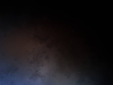 Takım elbiseli ve kravatlı bir adam karanlık bir arka planın önünde duruyor.