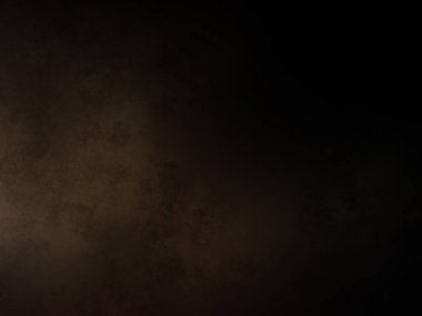 Takım elbiseli ve kravatlı bir adam elinde kamera tutuyor.