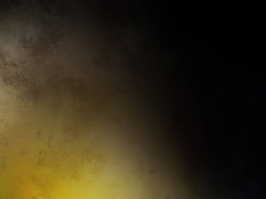 Rampada kaykay süren bir adam.