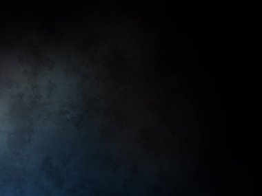 Takım elbiseli ve kravatlı bir adam tenis raketi tutuyor.