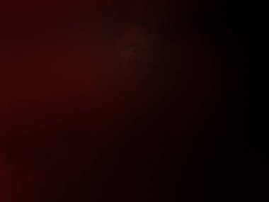 Karanlık bir odada parlayan kırmızı bir ışık.