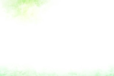 Karlı bir yüzeyde snowboard süren bir insan.