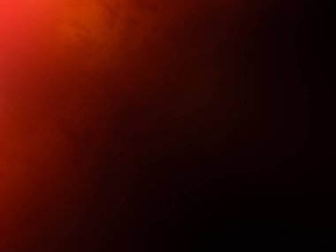 Karanlık gökyüzünde parlayan kırmızı bir ışık.