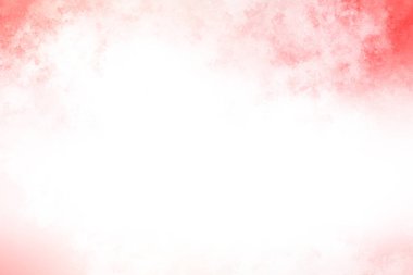 Karla kaplı yamaçta kar kayağı yapan bir adam.