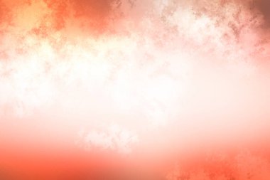 Karlı bir yüzeyde snowboard süren bir insan.