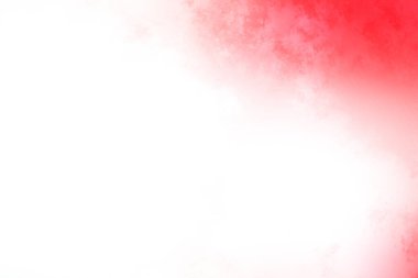 Karla kaplı yamaçta kar kayağı yapan bir adam.