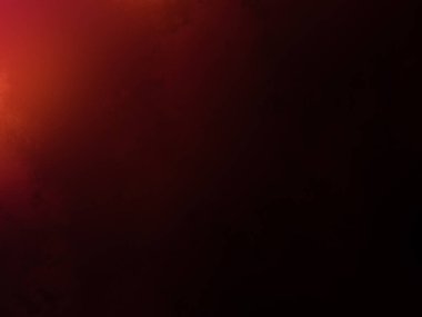 Kırmızı ve siyah bir yangın musluğu.