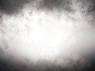 Karlı bir yüzeyde snowboard süren bir insan.