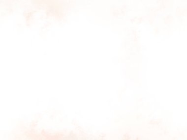 Bir adam ve bir kadın beyaz bir duvarın önünde duruyorlar.