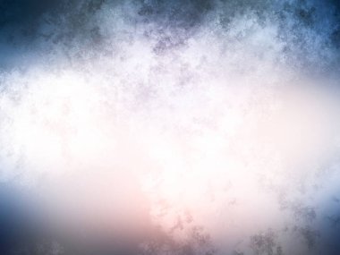 Karlı bir yüzeyde kaykay süren bir insan.