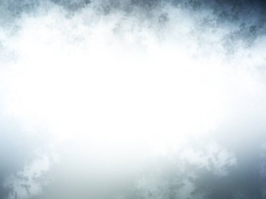 Karlı bir yüzeyde snowboard süren bir insan.