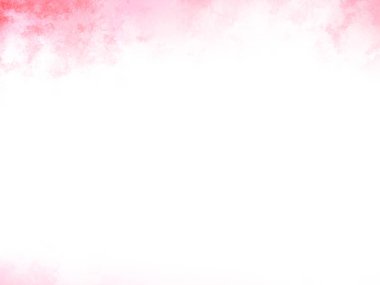 Karlı bir yüzeyde snowboard süren bir insan.