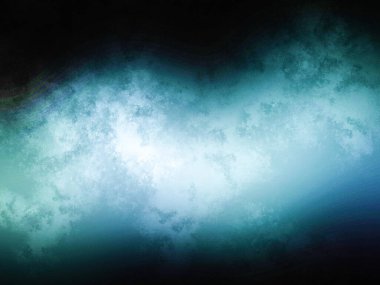 Geceleri okyanusta sörf yapan bir insan.