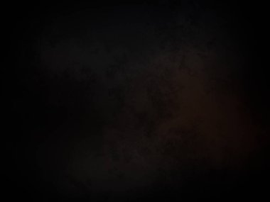 Karanlık gökyüzü ve aydınlığı olan siyah bir arkaplan.