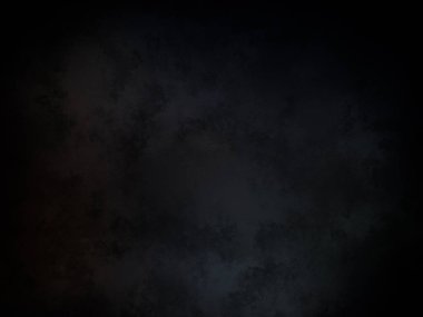 Siyah bir arkaplan, koyu gökyüzü ve beyaz bir saat.