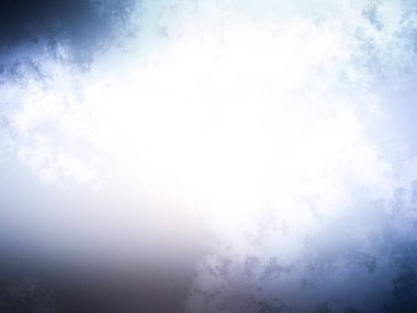 Sörf tahtasında sörf yapan bir insan.