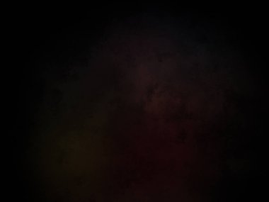 Karanlıkta kırmızı ve sarı bir ışık