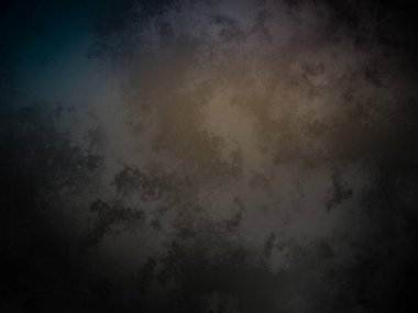 Küçük bulutlu karanlık ve bulutlu bir gökyüzü.