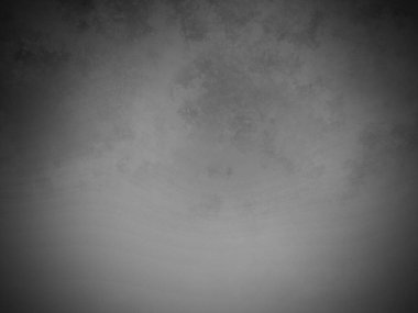 Sörf tahtasında sörf yapan bir insan.