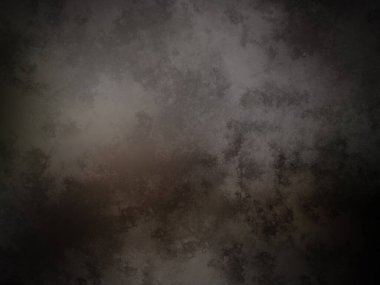 Üzerinde saat olan karanlık ve kirli bir duvar.