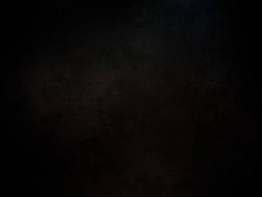 Karanlık gökyüzü ve aydınlığı olan siyah bir arkaplan.