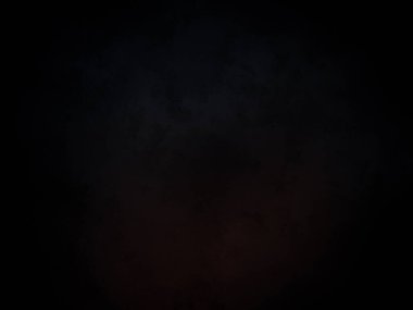 Ortasında kırmızı ışık olan siyah bir arkaplan