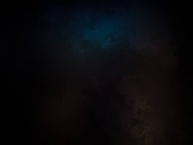 Karanlık bir oda, saati ve ışığı olan.