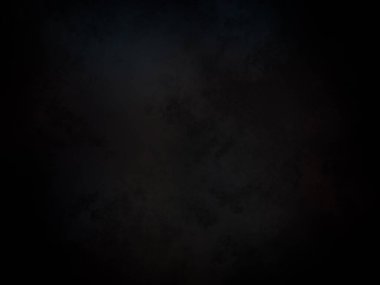 Kara bir arka plan, karanlık bir gökyüzü ve birkaç bulut.