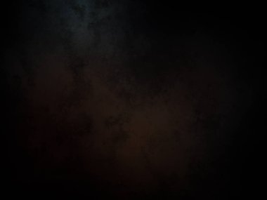 Karanlık gökyüzü ve aydınlığı olan siyah bir arkaplan.