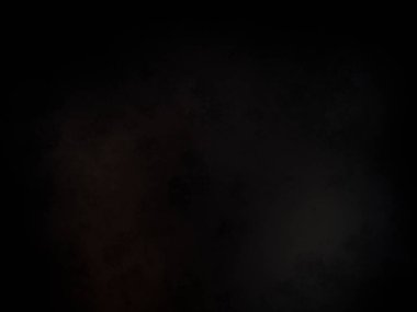 Karanlıkta elinde kamera tutan biri.