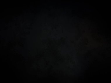 Siyah bir arka plan, siyah gökyüzü ve beyaz bir ışık.