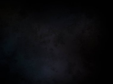 Karanlık gökyüzü ve aydınlığı olan siyah bir arkaplan.