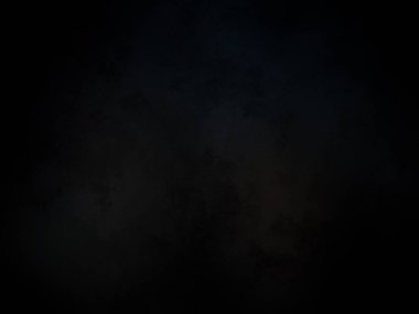 Kara bir arka plan, karanlık bir gökyüzü ve birkaç bulut.