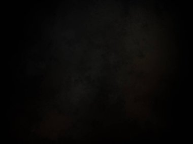 Kara bir arka plan, karanlık bir gökyüzü ve birkaç bulut.