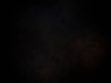 Karanlık gökyüzünde dolunay.