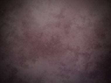 Siyah arka planı olan mor bir duvar.