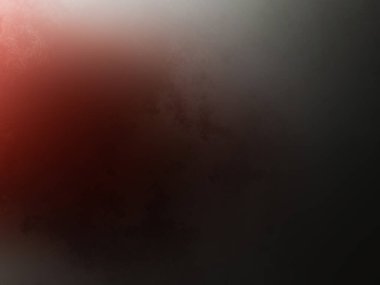 Karanlık bir odada kırmızı beyaz bir yangın musluğu.