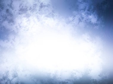 Sörf tahtasında suda bir insan.