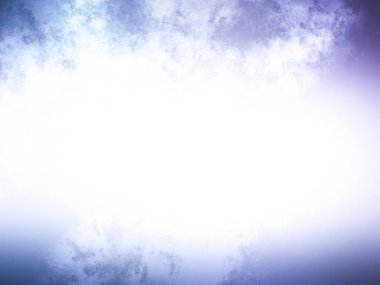 Sörf tahtasında suda bir insan.