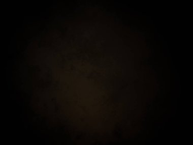 Karanlık gökyüzü ve aydınlığı olan siyah bir arkaplan.