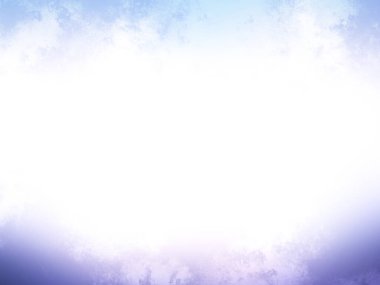 Karlı bir yüzeyde kaykay süren bir insan.