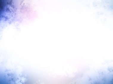 Karlı bir yüzeyde snowboard süren bir insan.