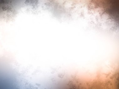 Rampada kaykay süren biri.