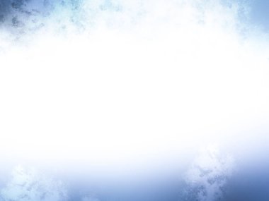 Karlı bir yüzeyde snowboard süren bir insan.