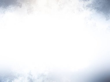 Kar yüzeyinde snowboard süren bir adam.