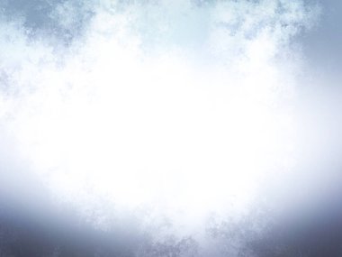 Karlı bir yüzeyde snowboard süren bir insan.