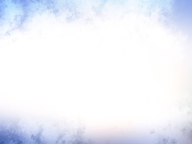 Karlı bir yüzeyde snowboard süren bir insan.