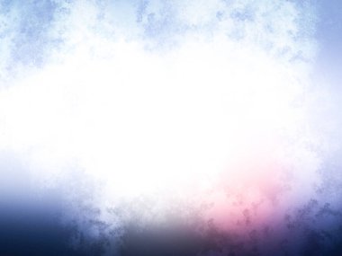 Karlı bir yüzeyde kaykay süren bir insan.