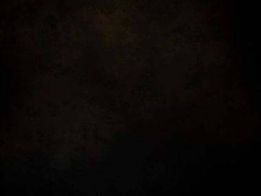 Siyah gömlekli bir adam elinde kamera tutuyor.